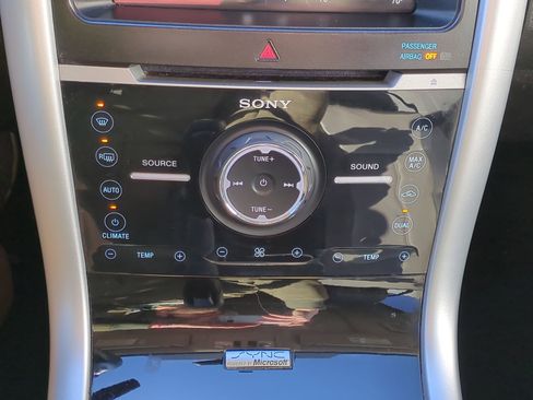 Used 2011 Ford Edge Sport w/ Driver Entry Pkg image 24