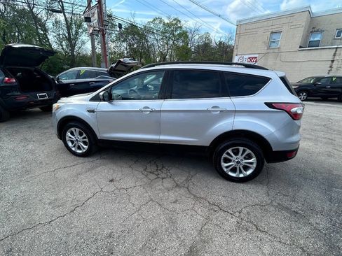 Used 2017 Ford Escape SE w/ Equipment Group 201A image 4