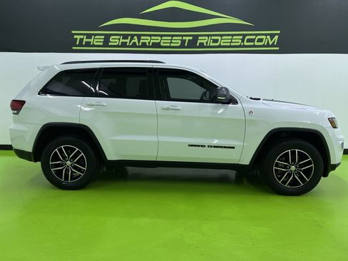 Used 2018 Jeep Grand Cherokee Trailhawk w/ Trailhawk Luxury Group AWD/4WD image 11
