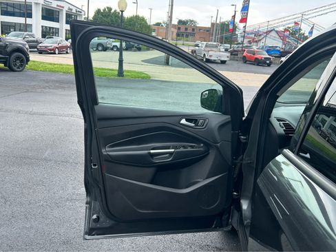 Used 2019 Ford Escape SE FWD image 14