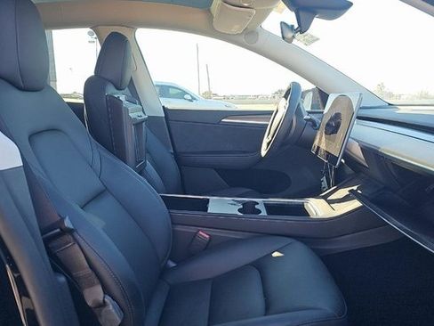 Used 2024 Tesla Model Y Long Range image 3