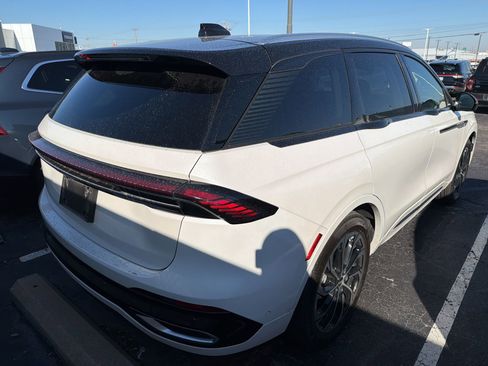 Used 2024 Lincoln Nautilus Reserve w/ Equipment Group 202A image 8