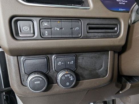Used 2022 Chevrolet Suburban LT RWD image 15