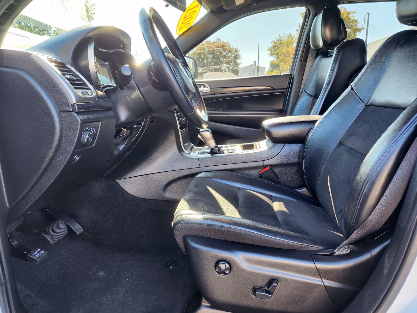 Used 2021 Jeep Grand Cherokee Laredo X AWD/4WD image 17