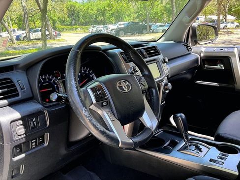 Used 2017 Toyota 4Runner SR5 Premium image 14