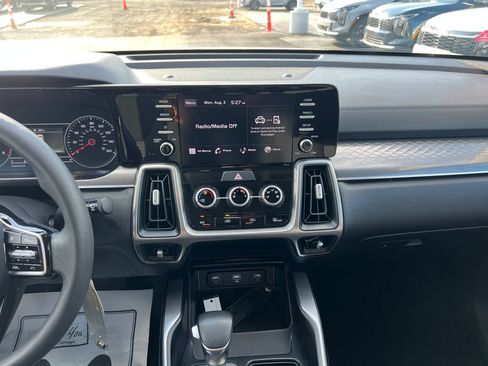 Used 2023 Kia Sorento LX AWD/4WD image 12