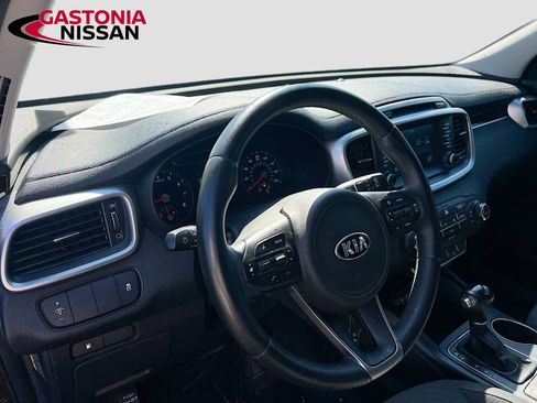 Used 2018 Kia Sorento LX image 11