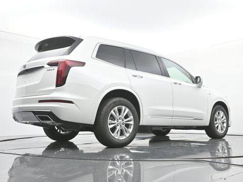 New 2025 Cadillac XT6 Luxury image 19