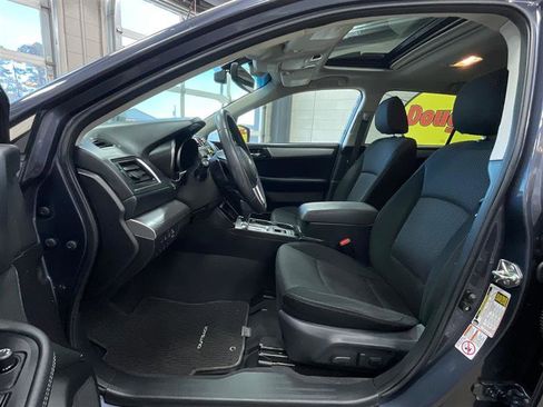Used 2017 Subaru Outback 2.5i Premium image 11