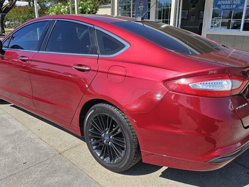 Used 2016 Ford Fusion SE w/ Equipment Group 202A FWD image 3