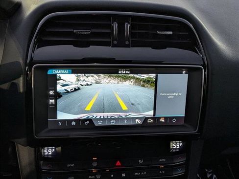 Used 2019 Jaguar F-PACE Premium image 15