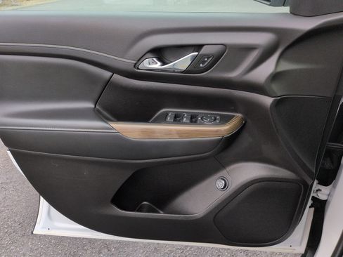 Certified 2023 GMC Acadia SLE w/ Driver Convenience Package image 22