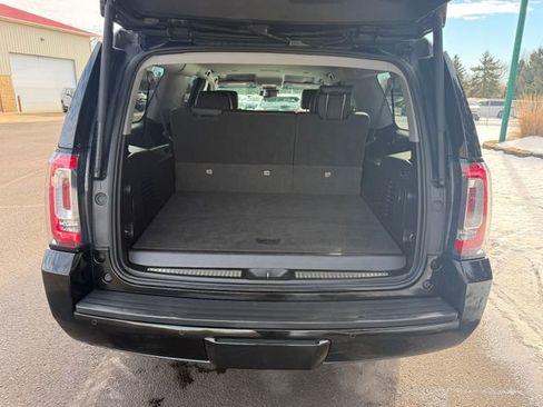 Used 2018 GMC Yukon XL SLT image 3