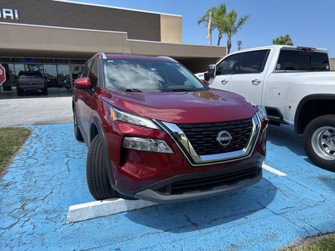 Used 2023 Nissan Rogue SV w/ SV Premium B Package FWD image 4