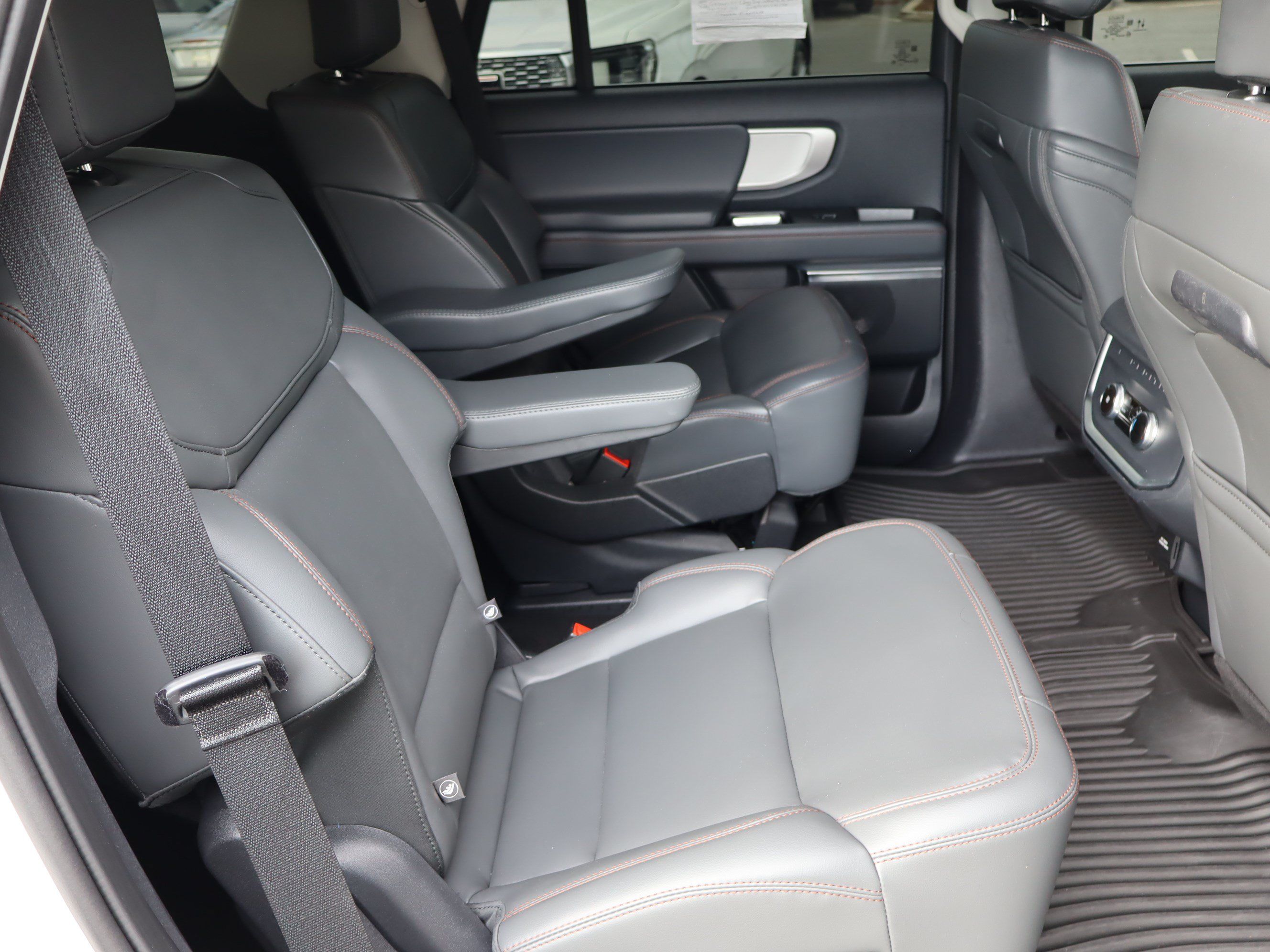 Used 2025 Ford Expedition Active RWD image 38