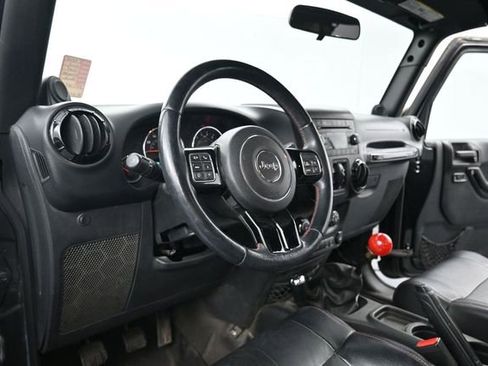 Used 2012 Jeep Wrangler Unlimited Sahara AWD/4WD image 16