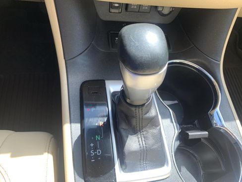 Used 2017 Toyota Highlander XLE FWD image 26