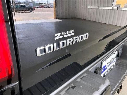 Used 2017 Chevrolet Colorado Z71 AWD/4WD image 9