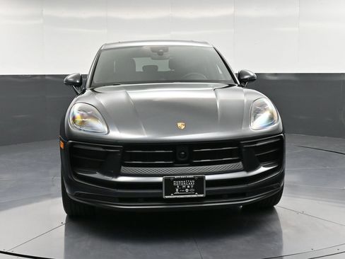 Certified 2025 Porsche Macan image 11