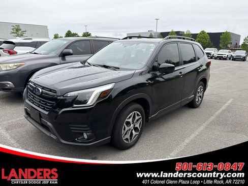 Used 2023 Subaru Forester Premium image 1