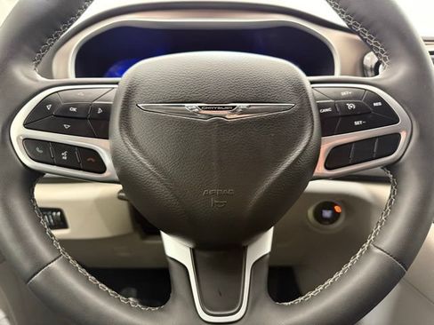 Used 2023 Chrysler Voyager LX FWD image 46