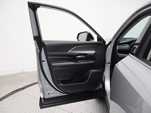 Certified 2025 Toyota Grand Highlander AWD image 16