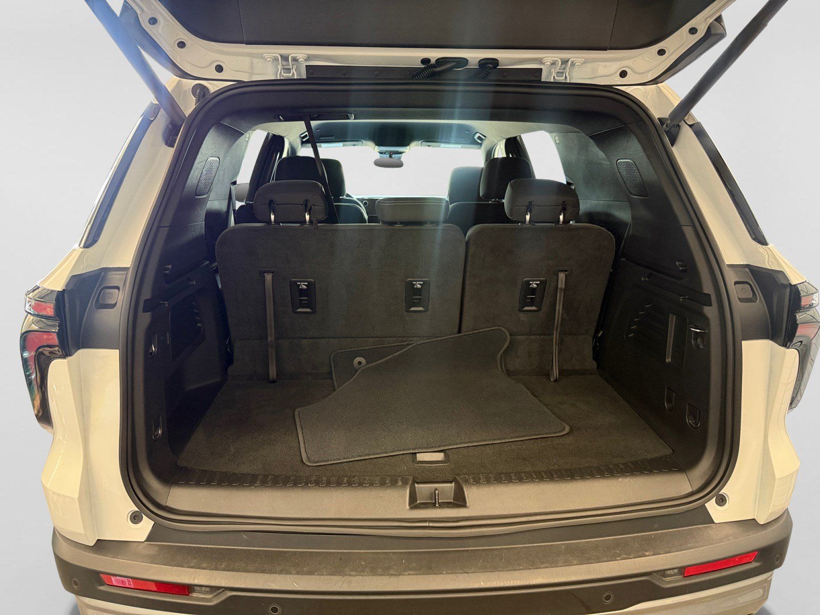 Used 2026 Chevrolet Traverse LT FWD image 17