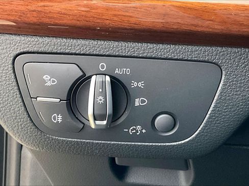 Used 2022 Audi Q5 2.0T Premium w/ Convenience Package image 32