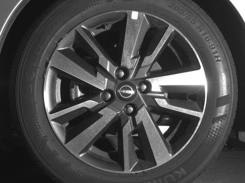 Used 2025 Nissan Versa SV image 12