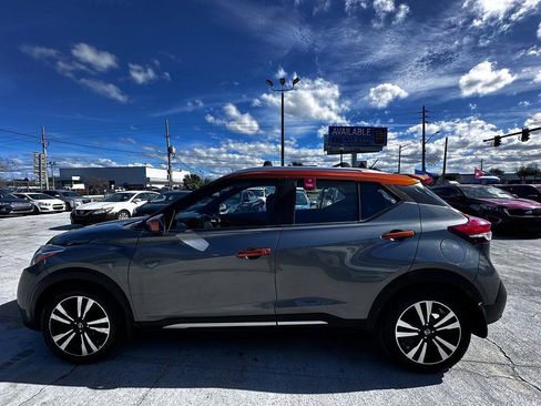 Used 2018 Nissan Kicks SR w/ Interior Electronics Package FWD image 2
