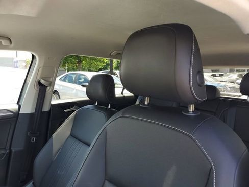 Certified 2023 Volkswagen Tiguan SE FWD image 16