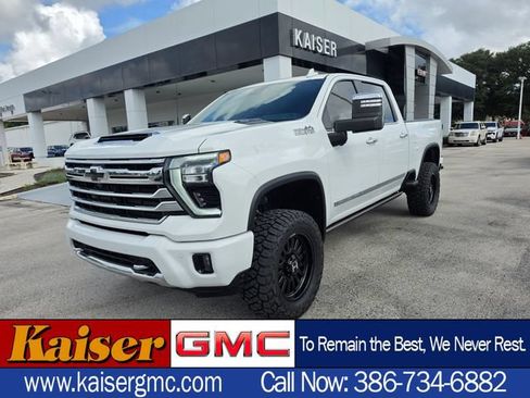 Used 2024 Chevrolet Silverado 2500 High Country w/ Technology Package AWD/4WD image 1