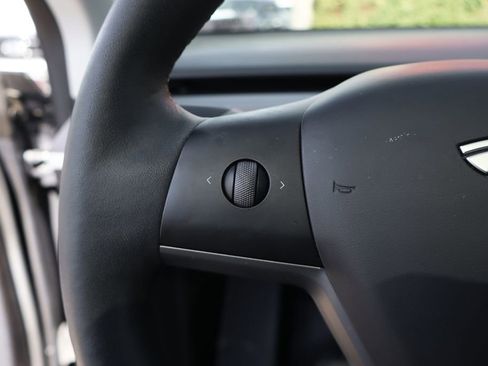 Used 2023 Tesla Model Y Long Range image 21