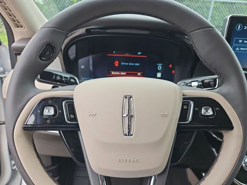 Certified 2024 Lincoln Corsair Premiere image 16