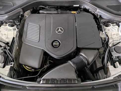 Used 2025 Mercedes-Benz GLC 300 4MATIC image 24