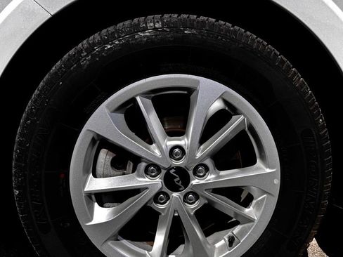 Used 2024 Kia Carnival LX image 20