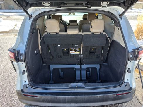 Used 2021 Toyota Sienna XLE image 8