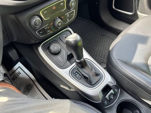 Used 2019 Jeep Compass Latitude w/ Cold Weather Group AWD/4WD image 29