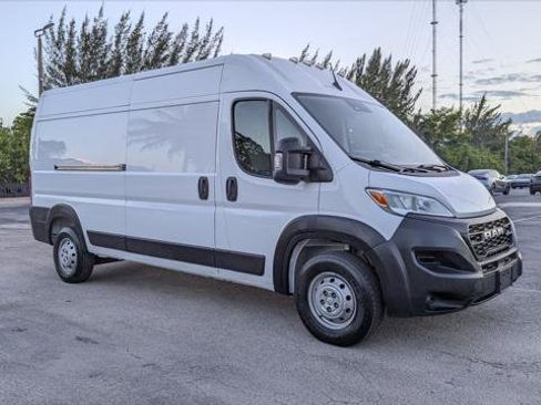 Used 2023 RAM ProMaster 2500 FWD image 11