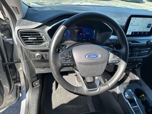Used 2022 Ford Escape Titanium image 13