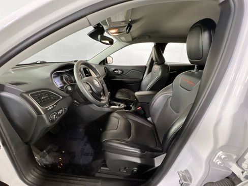 Used 2022 Jeep Cherokee Trailhawk w/ Premium Leather Package AWD/4WD image 20