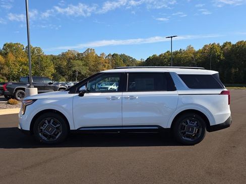 New 2026 Kia Carnival SX image 2