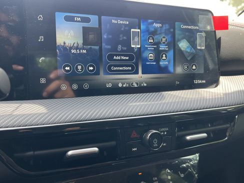 New 2026 Nissan Kicks SR w/ SR Premium Package FWD image 5