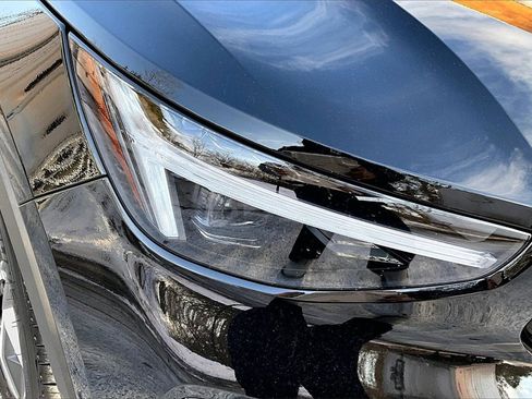 Certified 2026 Volvo XC40 B5 Plus w/ Protection Package Premier image 31