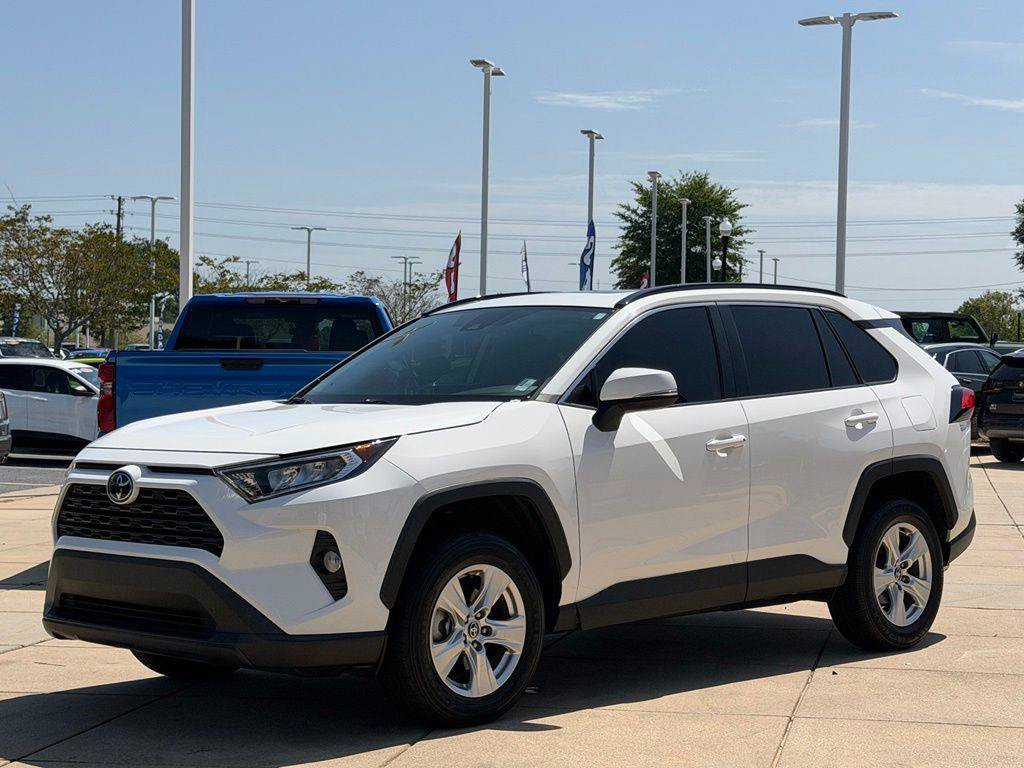 Used 2021 Toyota RAV4 XLE w/ Convenience Package FWD image 8
