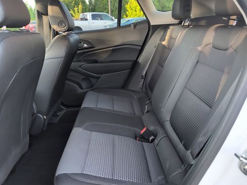 Used 2025 Chevrolet Trax LT FWD image 10