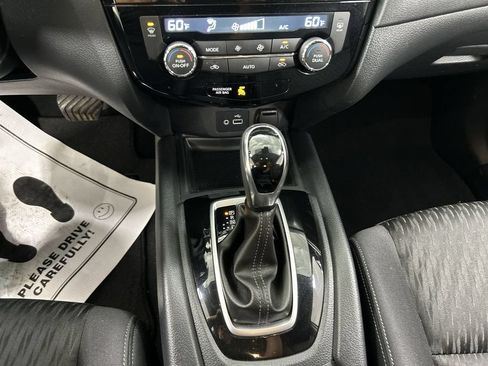 Used 2019 Nissan Rogue SV AWD/4WD image 17