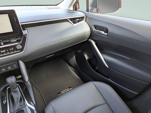 Used 2023 Toyota Corolla Cross XLE w/ Convenience Package FWD image 14