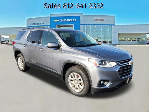 Used 2021 Chevrolet Traverse LT FWD image 1