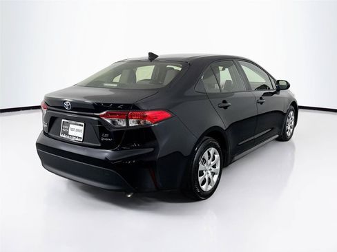 Used 2025 Toyota Corolla LE FWD image 2